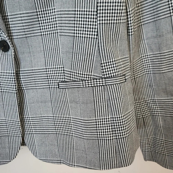 NWT Banana Republic | Classic Fit Machine Wash Single Button Plaid Blazer - Sz 6 - Picture 4 of 14